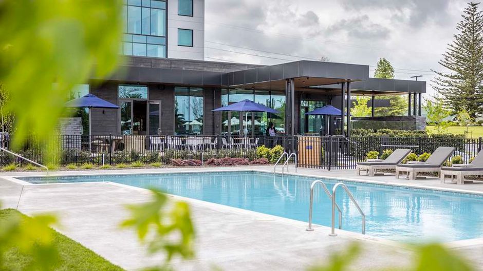 DoubleTree by Hilton Karaka Pool