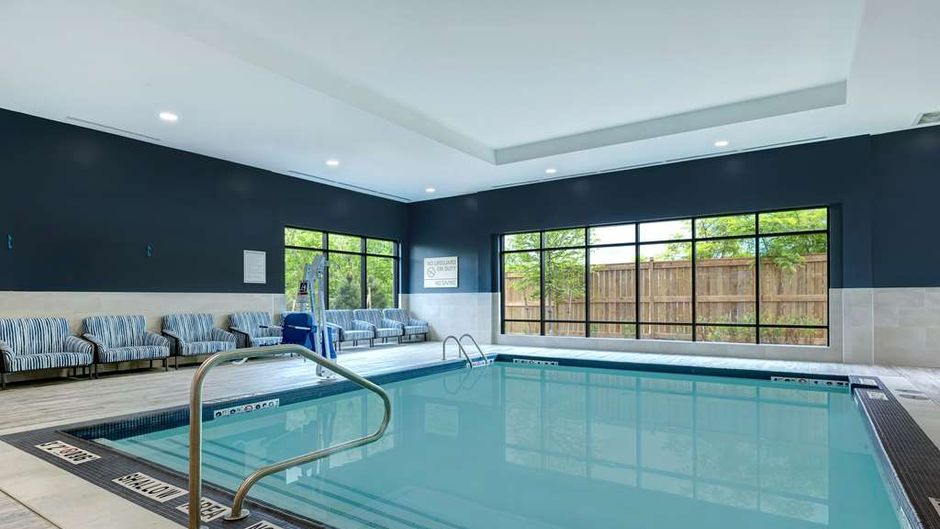 Hampton Inn & Suites Burlington Pool
