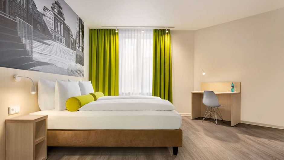 Super 8 by Wyndham Chemnitz Room
