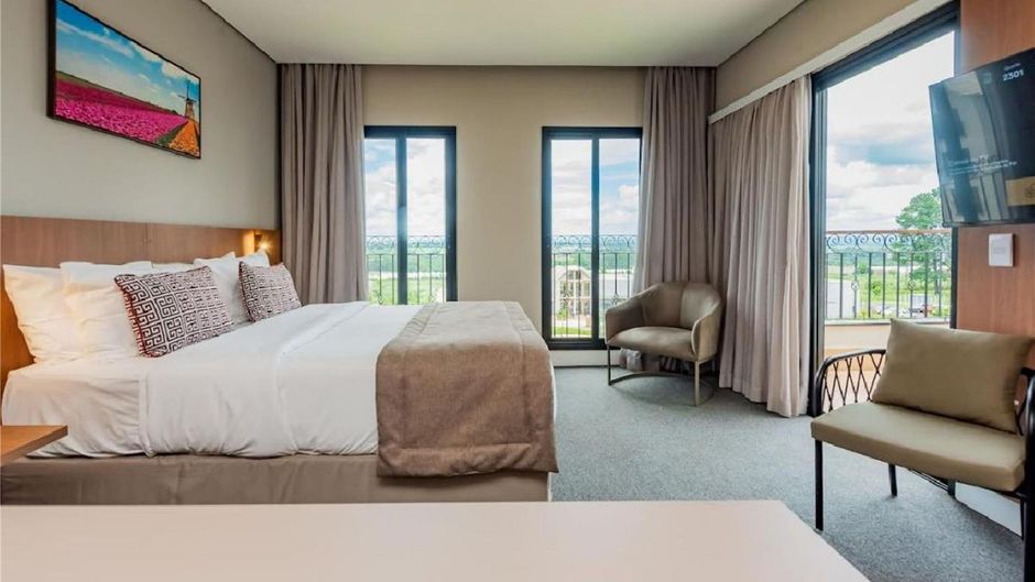 Royal Tulip Holambra Room