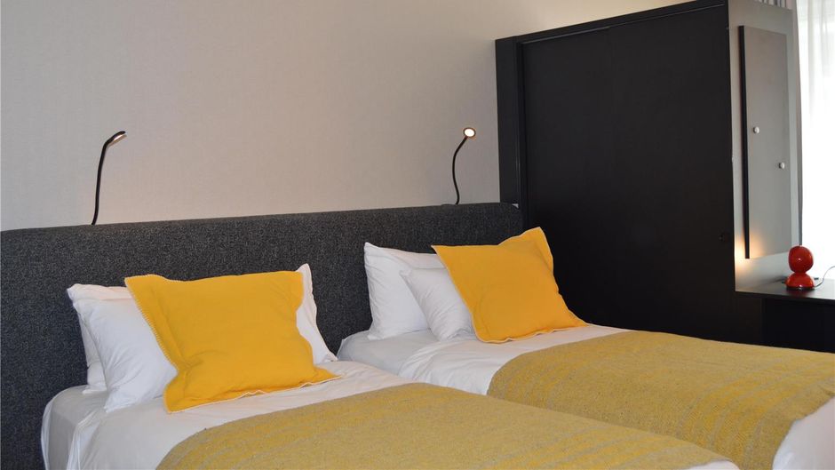 Premier Suites Plus Antwerp Room