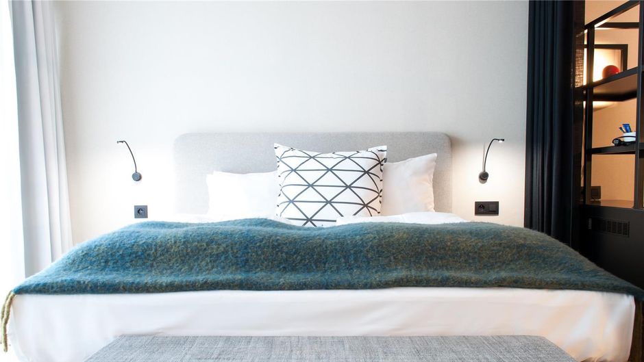 Premier Suites Plus Antwerp Room