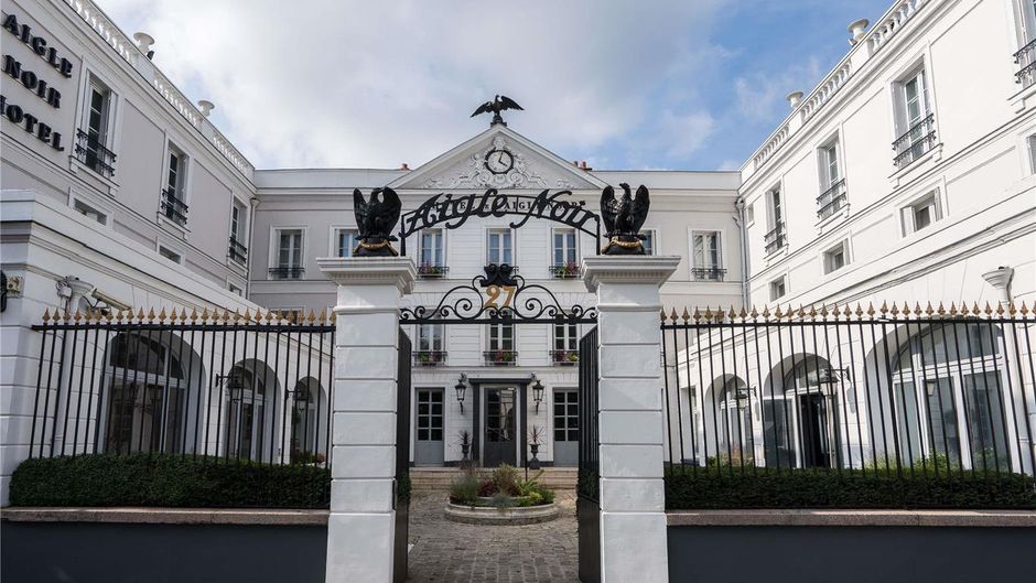 Aigle Noir Fontainebleau MGallery Exterior