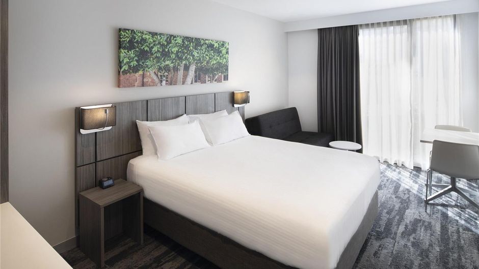 Mercure Sydney Blacktown Room