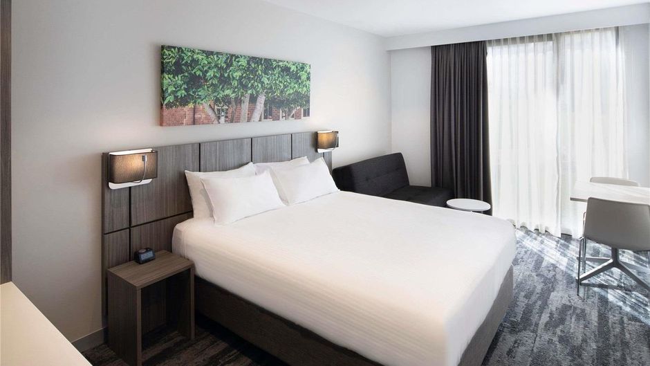 Mercure Sydney Blacktown Room