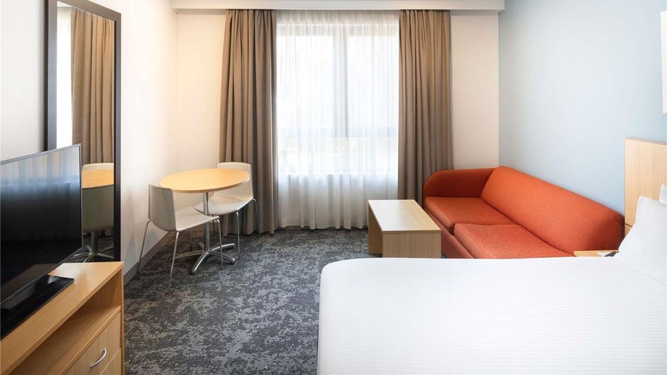 Mercure Brisbane Garden City Room