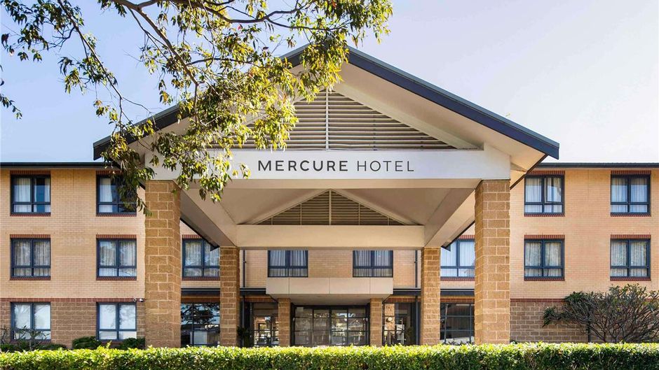 Mercure Sydney Manly Warringah Exterior