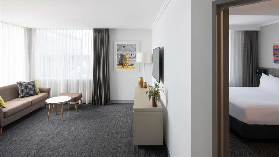 Mercure Sydney Bankstown Suite