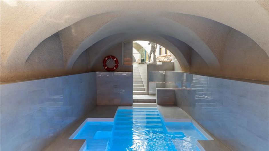 Cour des Loges Lyon, Radisson Coll Hotel Pool
