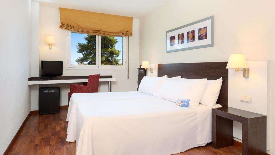 Hotel Port Feria Valencia Room