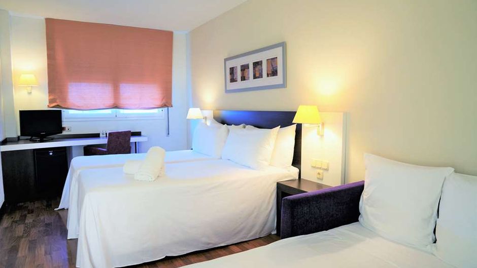 Hotel Port Feria Valencia Room