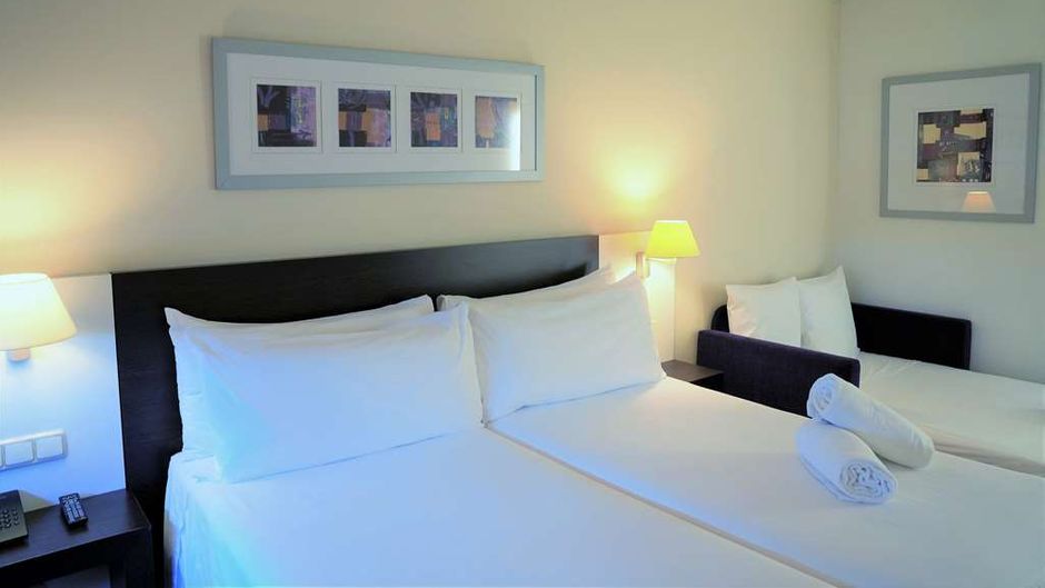 Hotel Port Feria Valencia Room