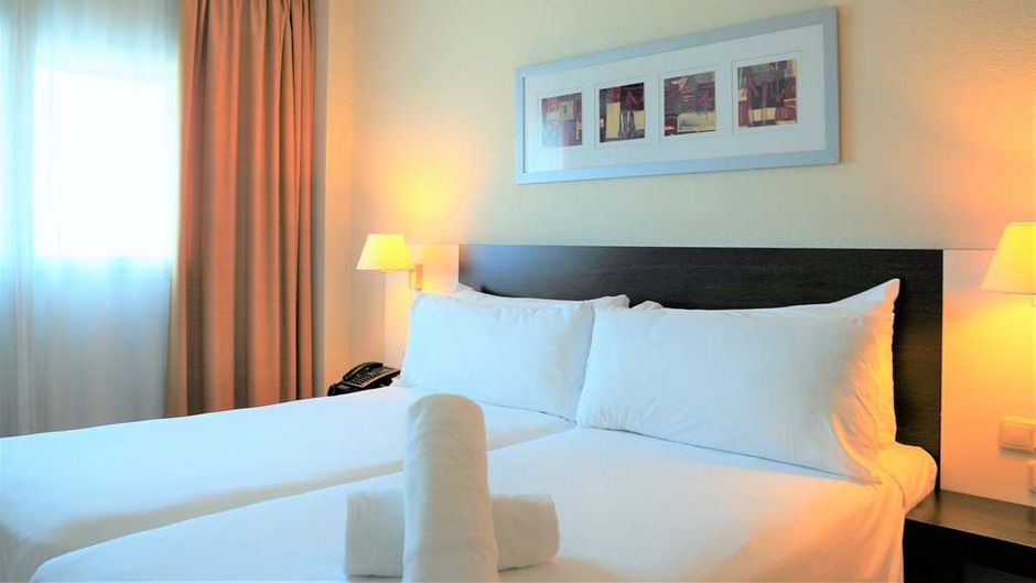 Hotel Port Feria Valencia Room