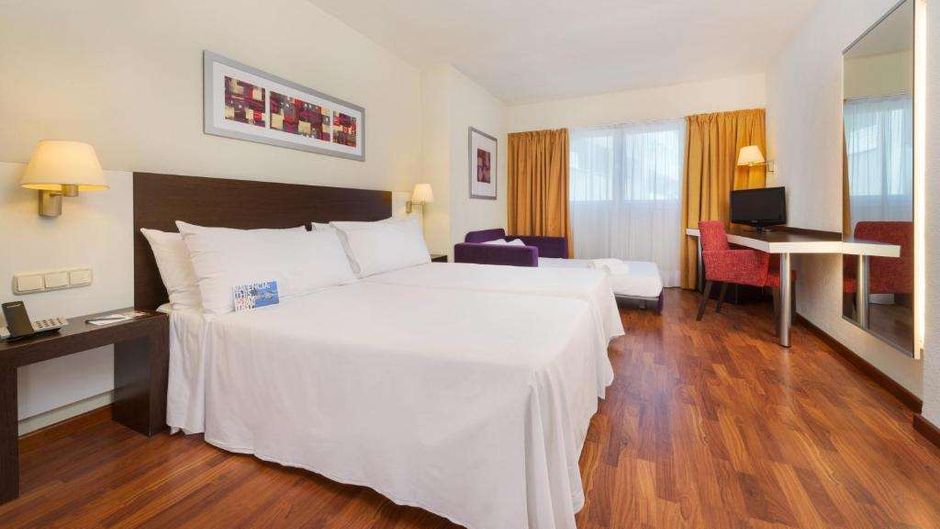 Hotel Port Feria Valencia Room