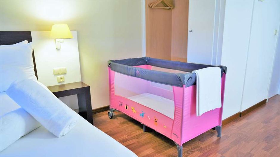 Hotel Port Feria Valencia Room