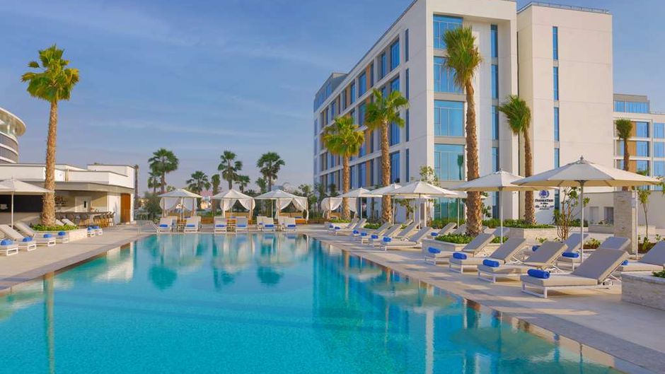 DoubleTree by Hilton Yas Isl Residences Pool