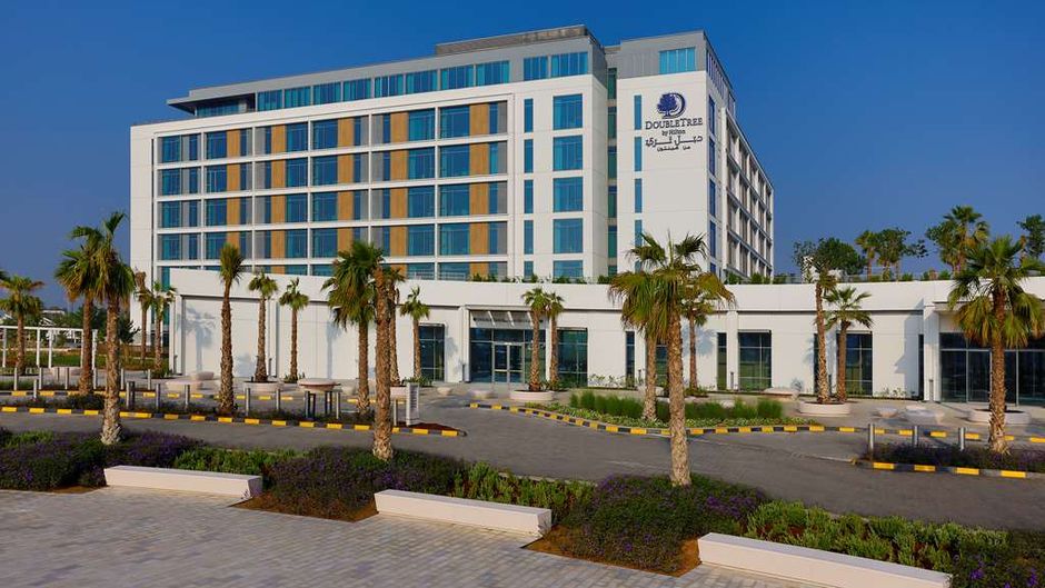 DoubleTree by Hilton Yas Isl Residences Exterior
