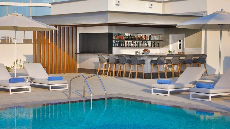 DoubleTree by Hilton Yas Isl Residences Pool