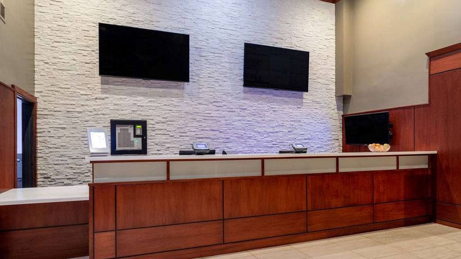 Ramada by Wyndham Northern Grand Hotel Lobby