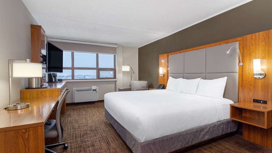 Ramada by Wyndham Northern Grand Hotel Room