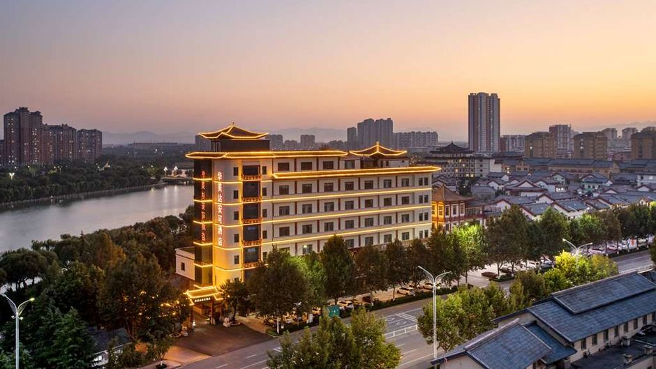 Ramada Encore by Wyndham Linqu Downtown Exterior