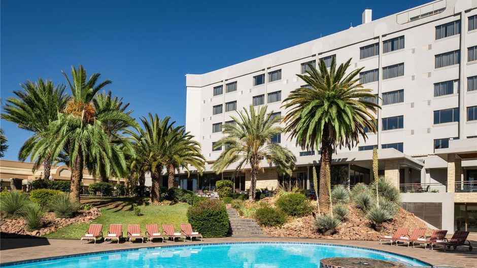 Moevenpick Hotel Windhoek Pool