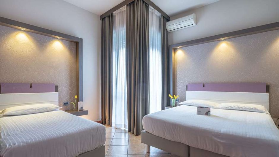 Hotel Palace Room