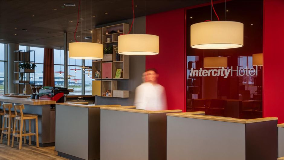 IntercityHotel Amsterdam Airport Lobby