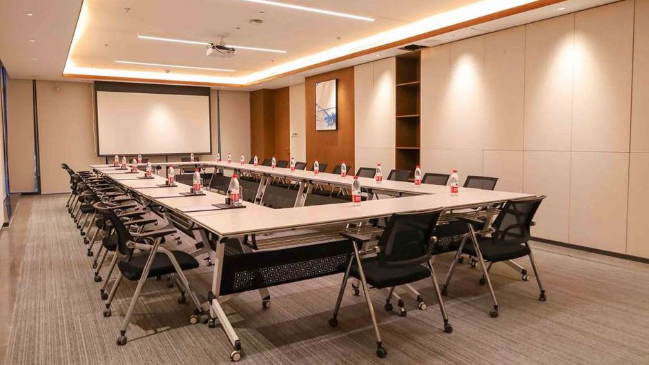 Howard Johnson Optics Valley Residence Meeting