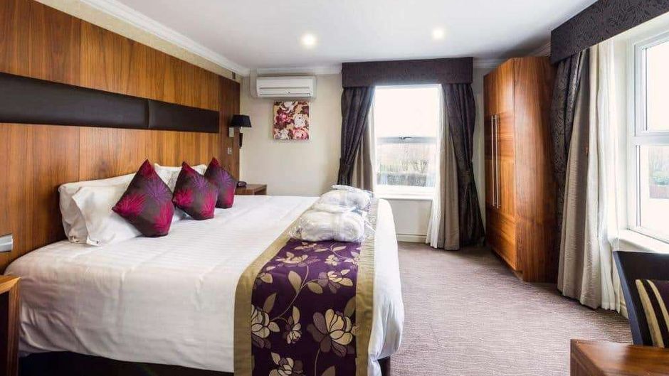 Ramada by Wyndham Cheltenham Room
