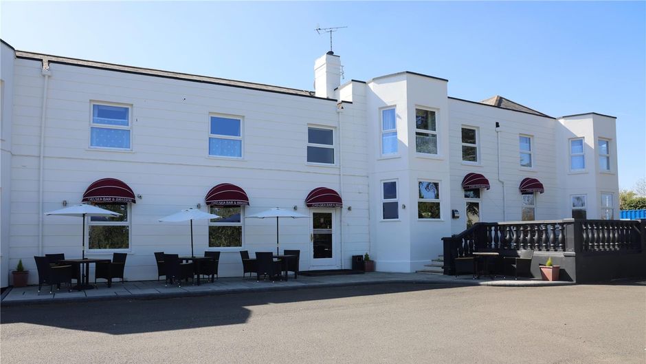 Ramada by Wyndham Cheltenham Exterior