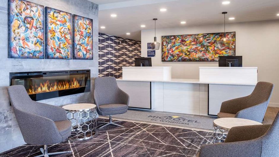 Microtel Inn & Suites by Wyndham Kanata Lobby
