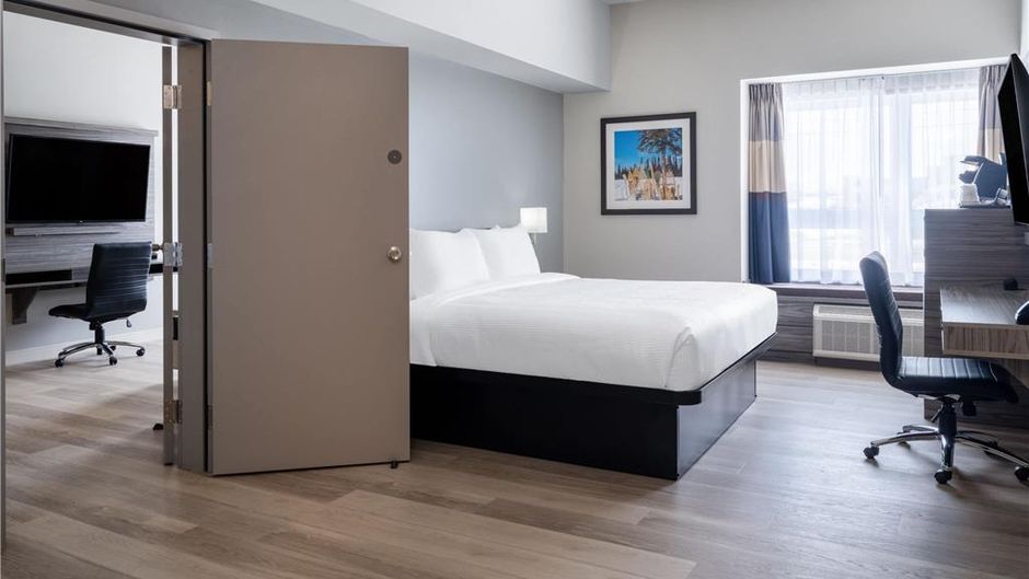 Microtel Inn & Suites by Wyndham Kanata Suite