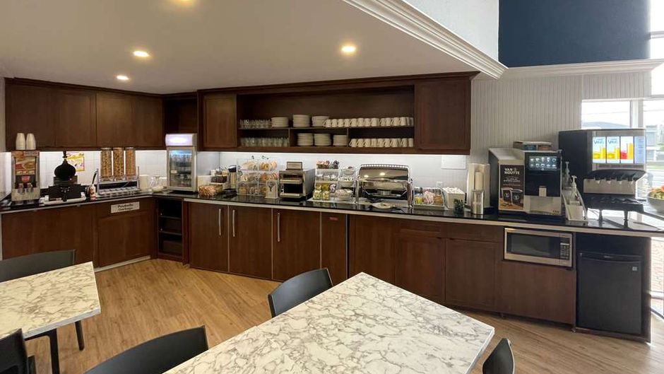 Clarion Pointe Quebec Airport Restaurant