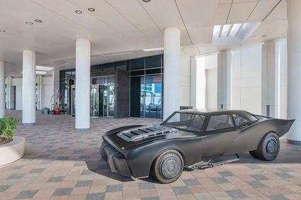 The WB Abu Dhabi, Curio Collection