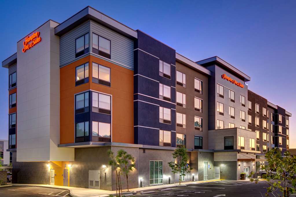 Hampton Inn & Suites Rancho Cucamonga- Tourist Class Rancho