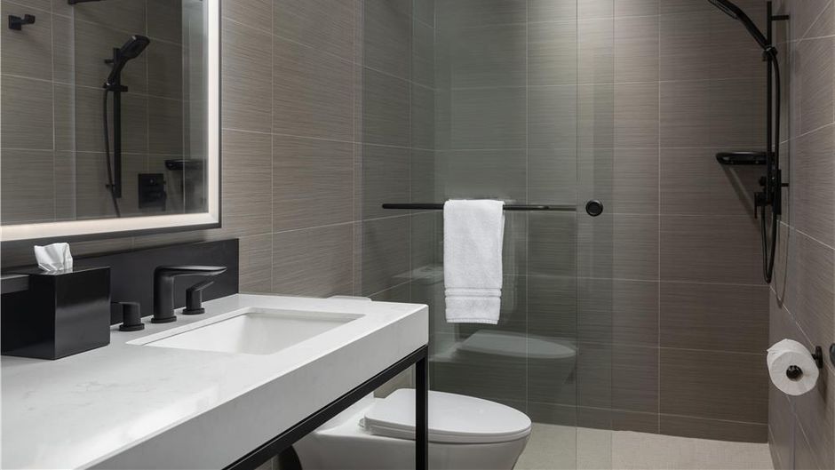 DoubleTree by Hilton West Kelowna Room