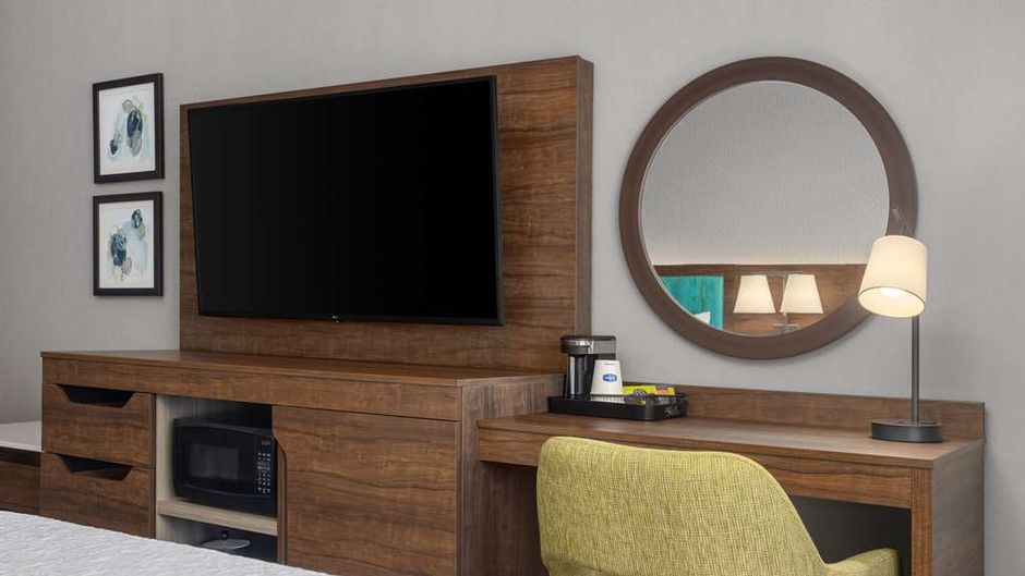 Hampton Inn by Hilton Kingston Room