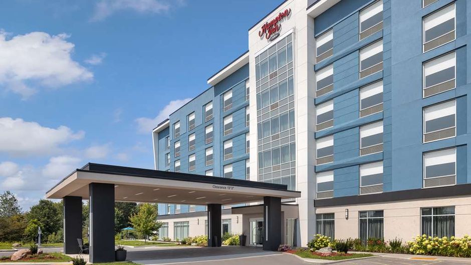 Hampton Inn by Hilton Kingston Exterior