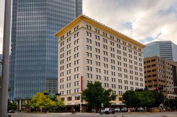 Colcord Hotel, Curio Collection Hilton