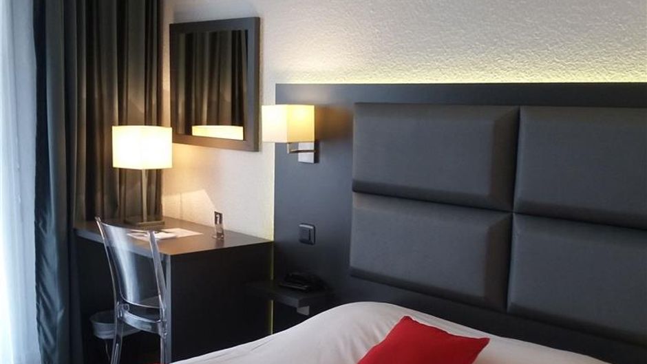Hotel D'Orsay Room