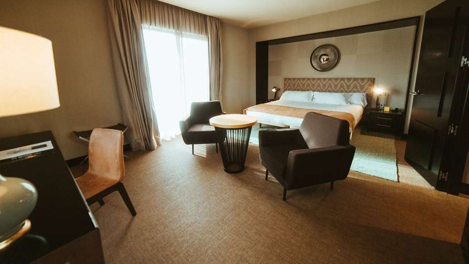 Barcelo Leon Conde Luna Suite