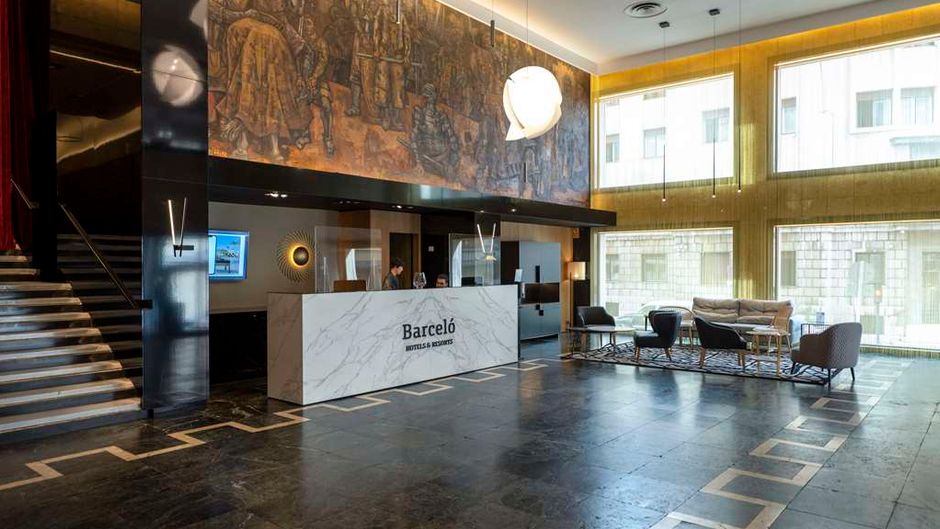 Barcelo Leon Conde Luna Lobby