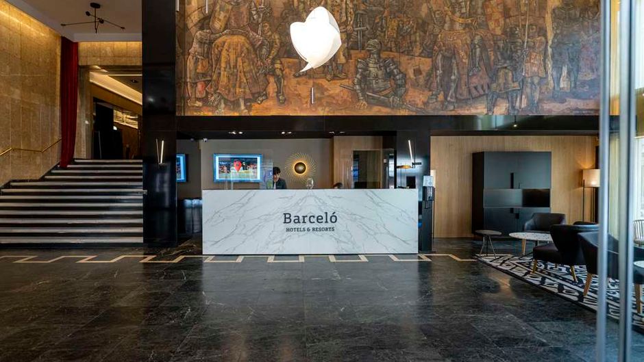 Barcelo Leon Conde Luna Lobby