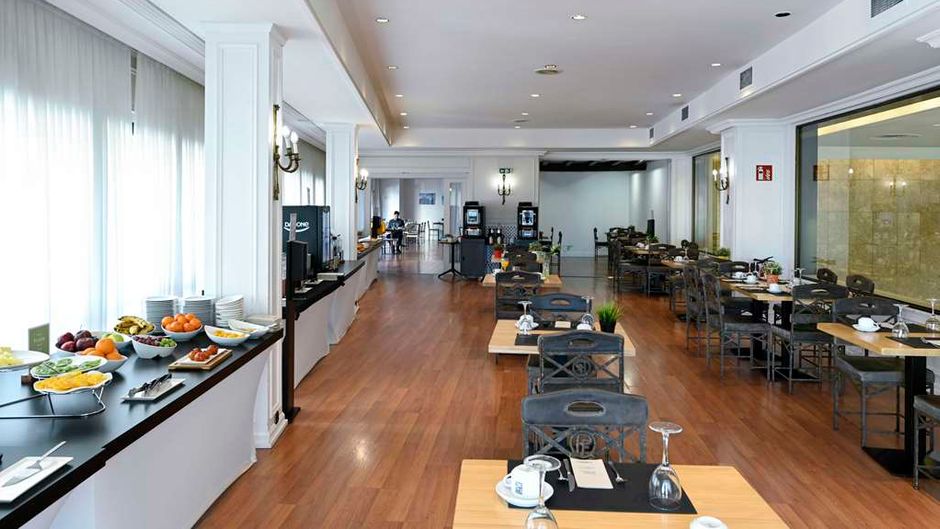 Barcelo Leon Conde Luna Restaurant