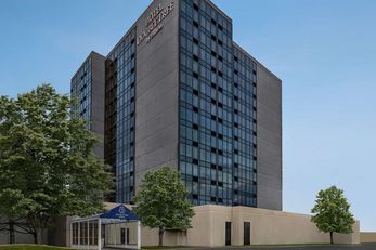 DoubleTree by Hilton Montreal Airport W