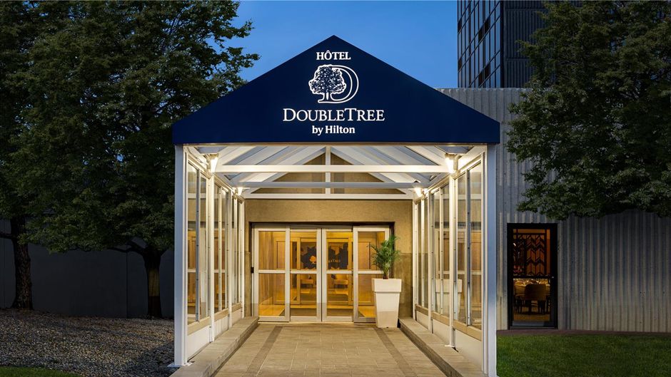 DoubleTree by Hilton Montreal Airport W Exterior