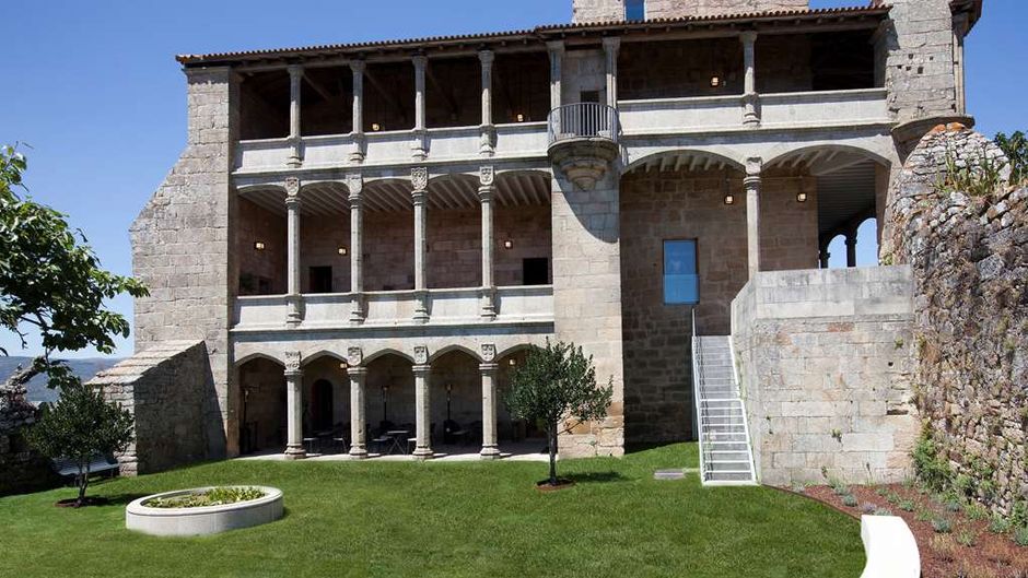 Parador Castillo de Monterrei Exterior