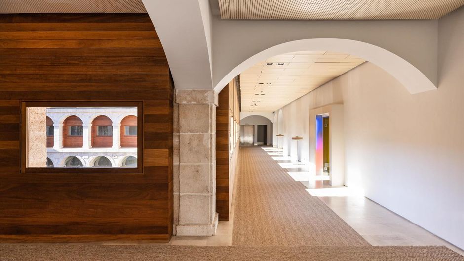 Parador de Alcala de Henares Lobby