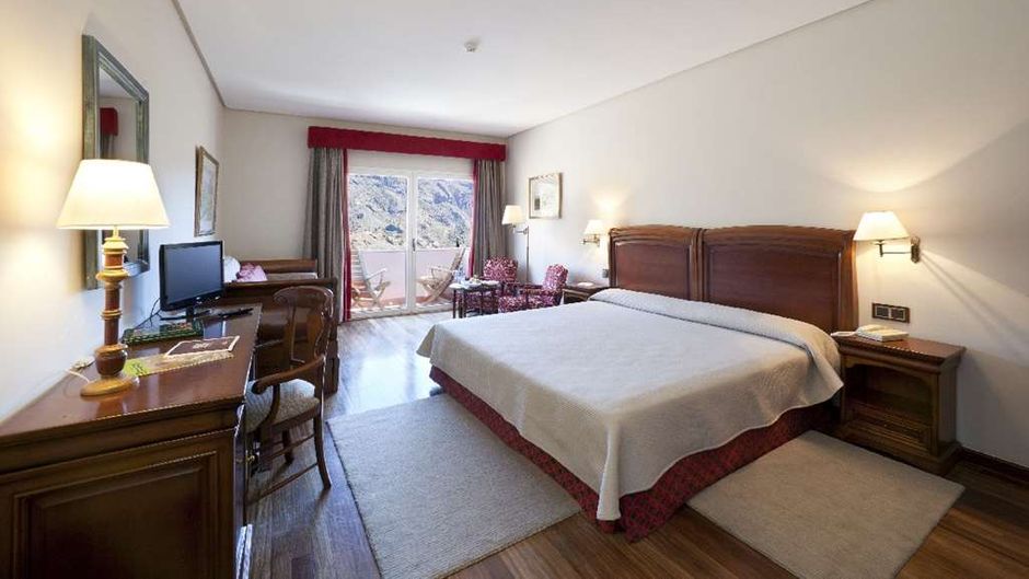 Parador de Canadas del Teide Room